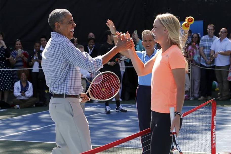 Obama e la Wozniacki scherzano prima della partita AP